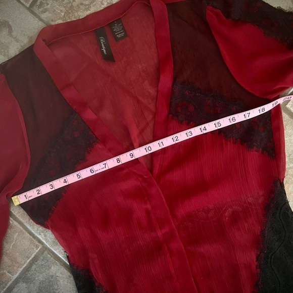 ⭐️BOGO FREE⭐️ BUCKLE BOUTIQUE Red and Black Sheer Lace Blouse - Picture 8 of 13